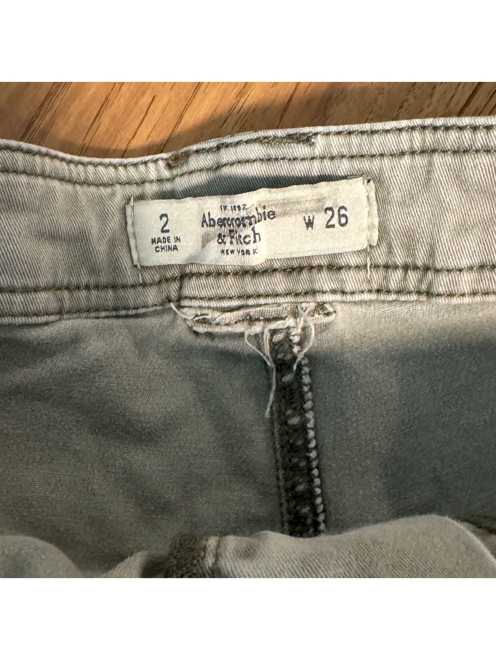 Abercrombie & Fitch Women's Light WasShorts Size 2 W26 - Picture 2 of 3